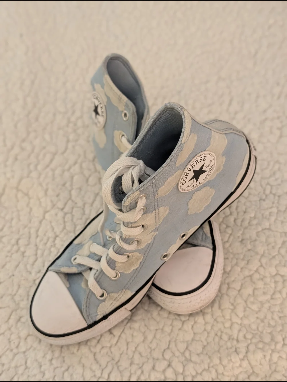 Great Condition: Converse Chuck Taylor All Star Clouds Kids 6